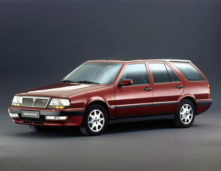 Surprise, en 1992, la Lancia Thema SW a droit au magnifique V6 Busso.