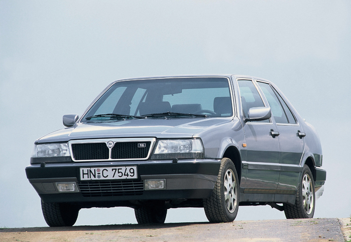 Habile restylage en 1988, où les projecteurs s'affinent tandis que la caisse se renforce. Le V6 PRV est reconduit, mais plus importé en France.