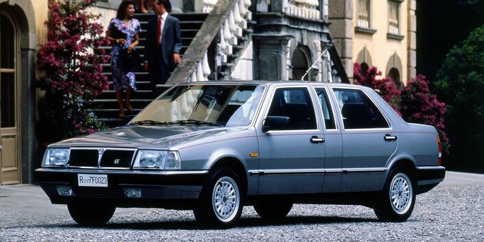 En 1986, la Thema accueille une version longue Limousine, étirée de 30 cm et fabriquée à la main. Pas évidente à trouver, seules 24 ayant été fabriquées, paraît-il.