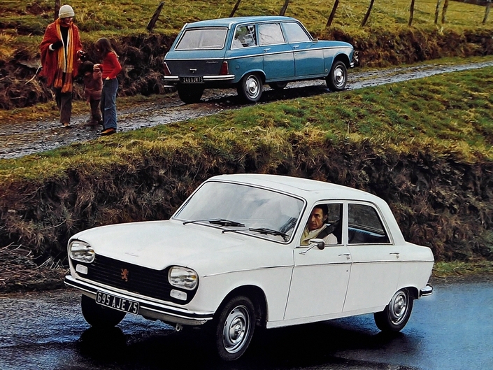 La Peugeot 204 dans sa dernière évolution, avec la calandre en plastique noir installée dès la fin 1974.