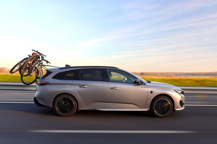 Le porte-vélos en hauteur perturbe énormément l’aérodynamisme de la voiture.