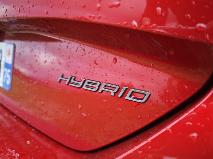 Notre modèle à l’essai, qui sera très certainement le plus vendu est le 1.2 hybride 48 volts 145 ch.