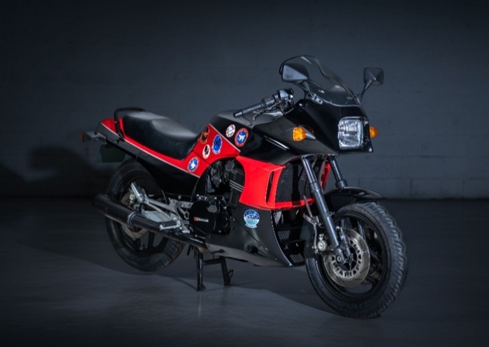 Kawasaki GPZ 900 R "Top Gun 1986" lot n° 43
