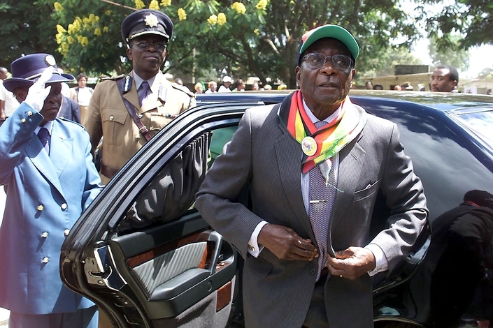 Collisions souvent mortelles, tabassages en règle et condamnations démesurées expliquent pourquoi les déplacements de l'ex-dirigeant zimbabwéen étaient redoutés par une grande partie de la population - Crédit MaxPPP