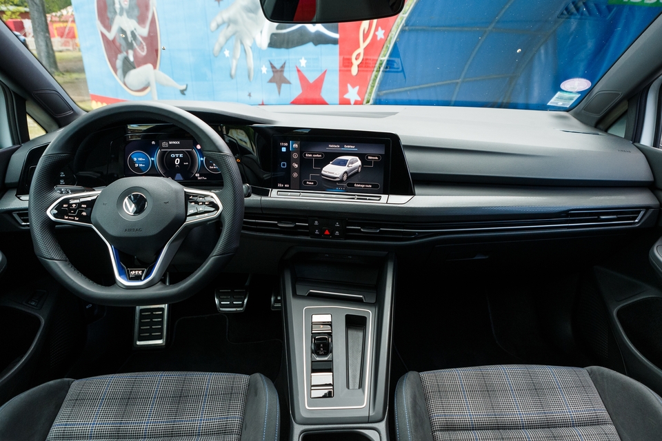 Volkswagen Golf GTE : GTi verte - Salon Caradisiac Electrique/hybride 2021