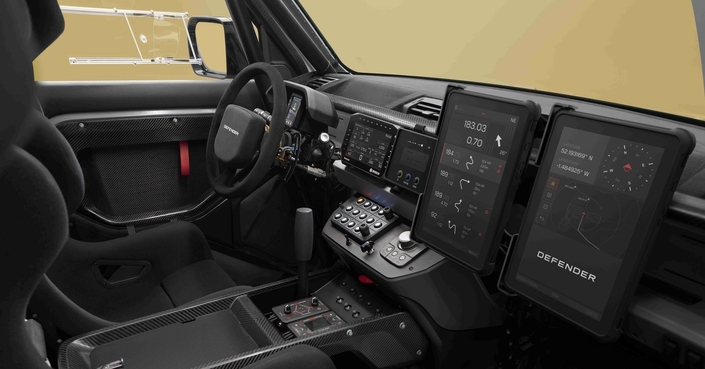 Oui, il y a quelques outils de navigation en plus de l’arceau tubulaire…