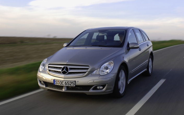 Le Mercedes R320 CDI se distingue d'abord par son confort et sa sécurité, les performances et le dynamisme passant au second plan.