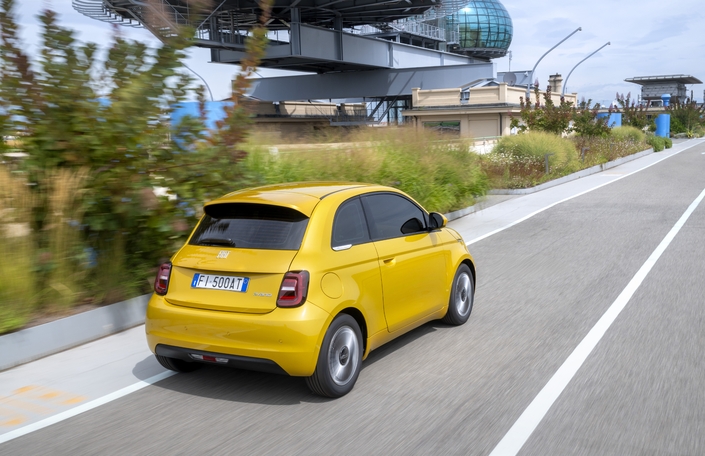 La nouvelle Fiat 500 thermique n’aurait jamais dû exister, mais elle manquait