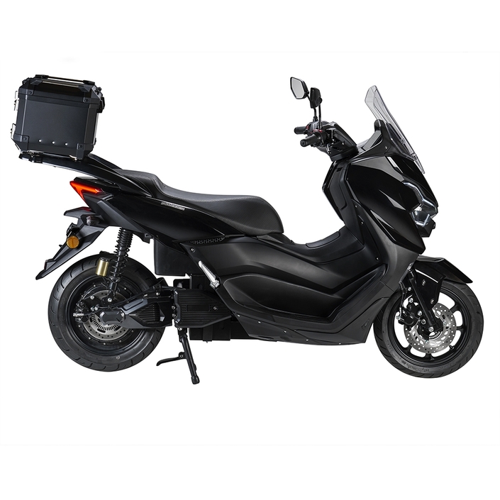 La marque française Pink présente son nouveau scooter électrique compact