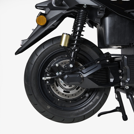 La marque française Pink présente son nouveau scooter électrique compact