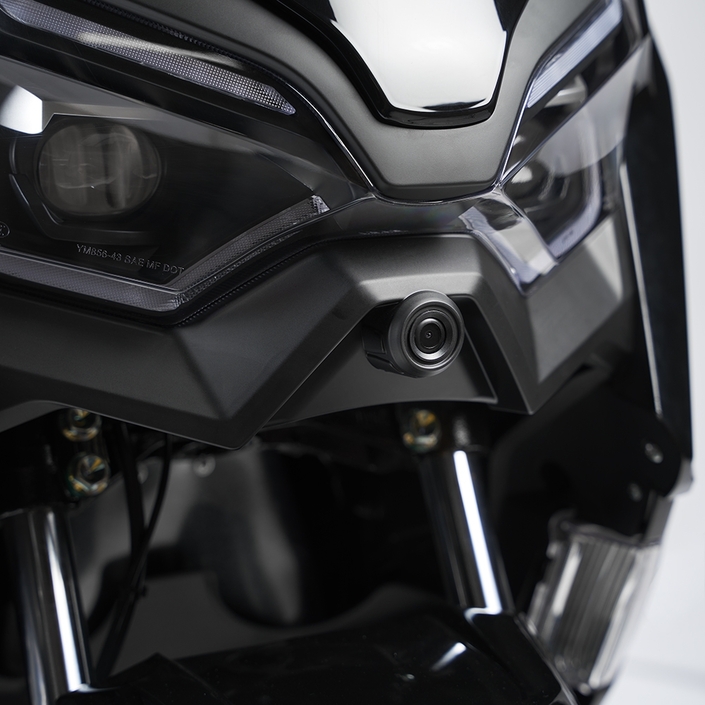 La marque française Pink présente son nouveau scooter électrique compact