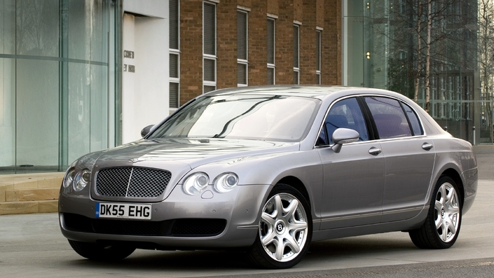 Fin 2005, la Bentley Continental Flying Spur apporte une modernité inattendue dans l'univers des berlines de la marque.