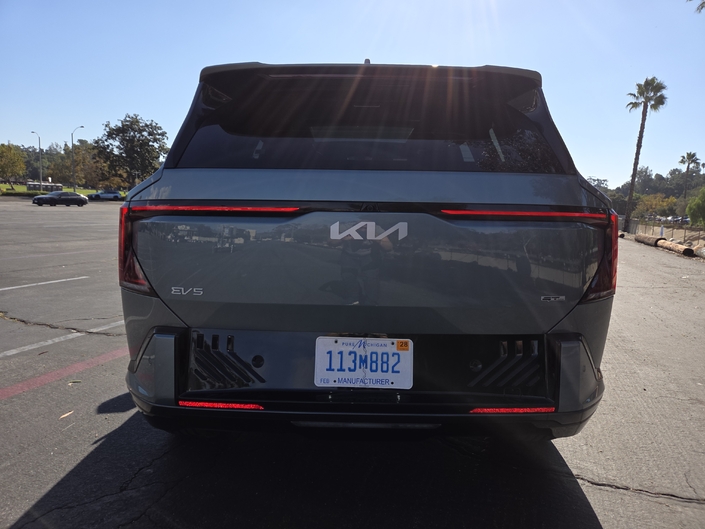 Fabriqué en Corée du Sud, l’EV5 sera très certainement privé du coup de pouce CEE, le nouveau bonus écologique.