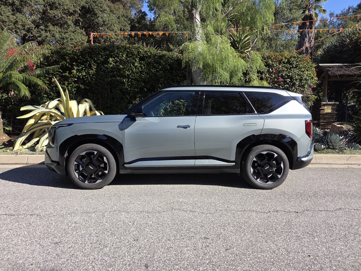 Dans un premier temps, seule la motorisation la plus sage (218 ch et 2 roues motrices) sera commercialisée. Pour la touche de dynamisme, on pourra seulement compter sur la finition GT-Line.