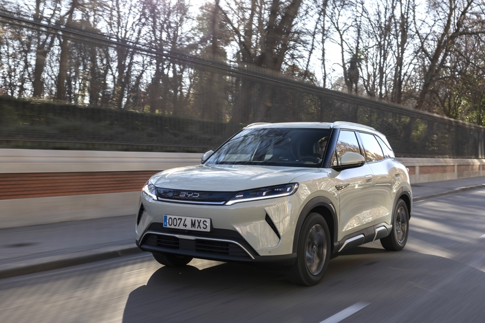 BYD ne compte pas séduire que les particuliers, le constructeur souhaite aussi conquérir les flottes d’entreprises.