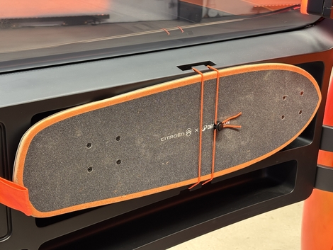 De nombreux rangements sont prévus dans l'habitacle à l'image de ceux présents dans les portières arrière.