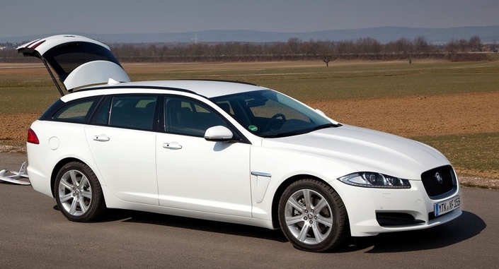 Un très élégant break Jaguar XF débarque en 2013, fort rare en V6, surtout essence.