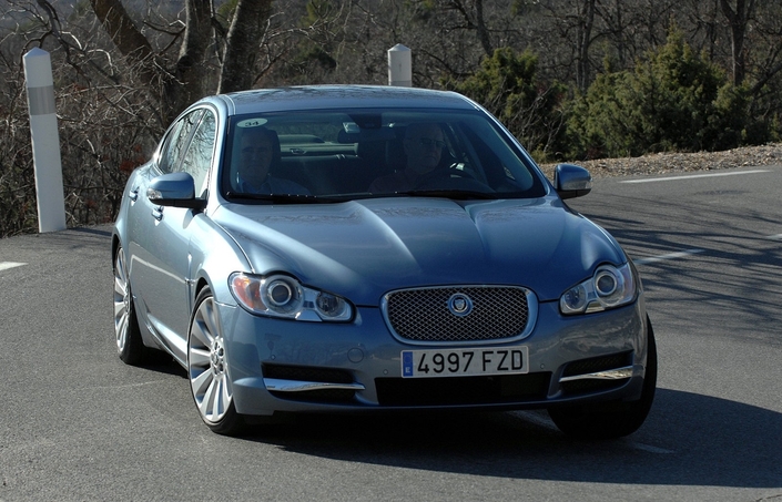 Extrêmement sûre, la Jaguar XF régale aussi par son confort et son insonorisation, même avec le V6 diesel. Ici, en 2008.