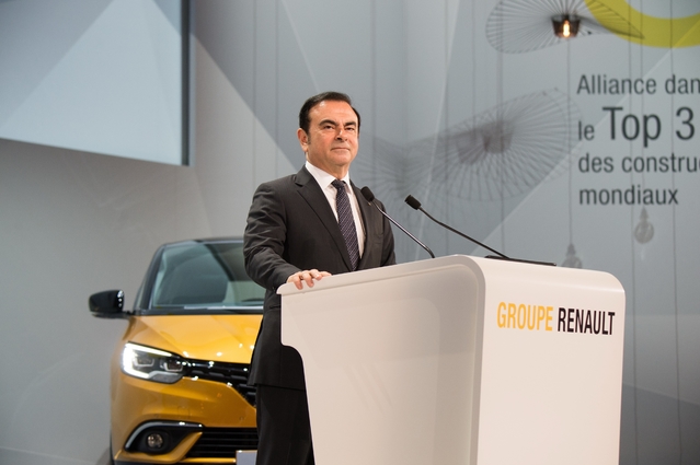 
Renault annonce de très bons résultats semestriels, et s'attache en même temps à éteindre les polémiques concernant le salaire de son PDG Carlos Ghosn.
