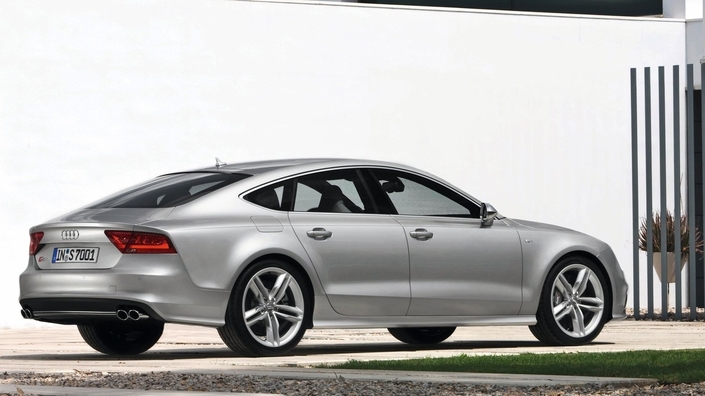Ligne fastback très élégante pour l'Audi S7, ici en 2012. Un aileron arrière se déploie automatiquement à 140 km/h.
