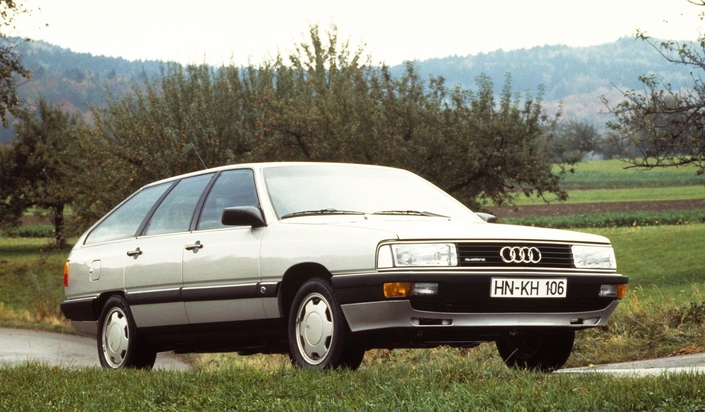 Adoptant la transmission intégrale Quattro en 1984, l'Audi 200 Avant est une formidable familiale, spacieuse, performante et très sûre.