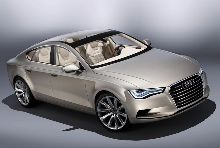 En 2009 à New-York, l'Audi Concept Sportback annonce très fidèlement l'A7, qui sera présentée à l'été 2010.