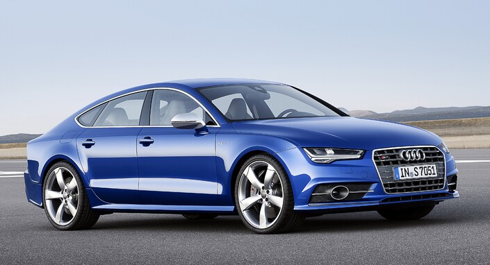 Fin 2014, l'Audi S7 bénéficie d'un léger restylage (projecteurs à LED) et surtout, d'un V8 poussé de 420 ch à 450 ch.