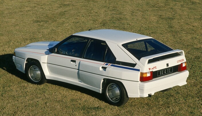 Cette vue en plongée sert plutôt la Citroën BX 4TC, au trains roulants élargis.