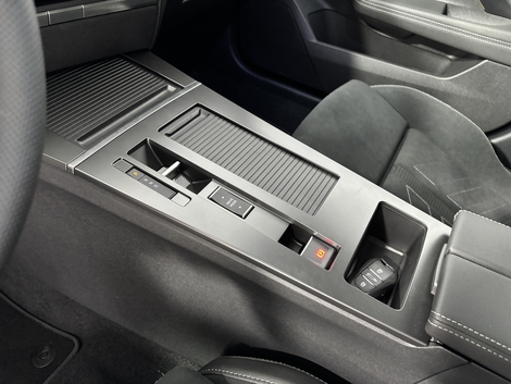 Certains revêtements brillants laissent leur place à des plastiques satinés.