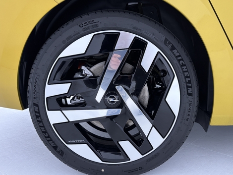 De nouvelles jantes et de nouveaux coloris font aussi leur apparition.