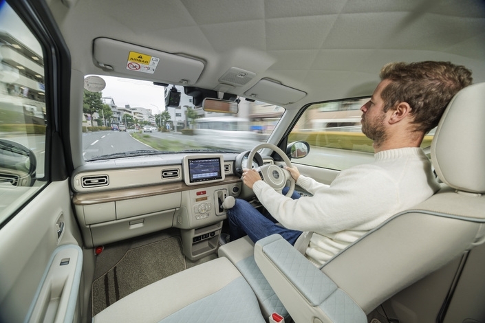 Cédric Pinatel teste une Kei Cars à Tokyo, la Lapin.