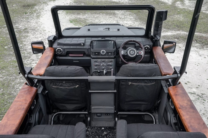 Selon la configuration, le véhicule pourra embarquer entre quatre et neuf occupants.