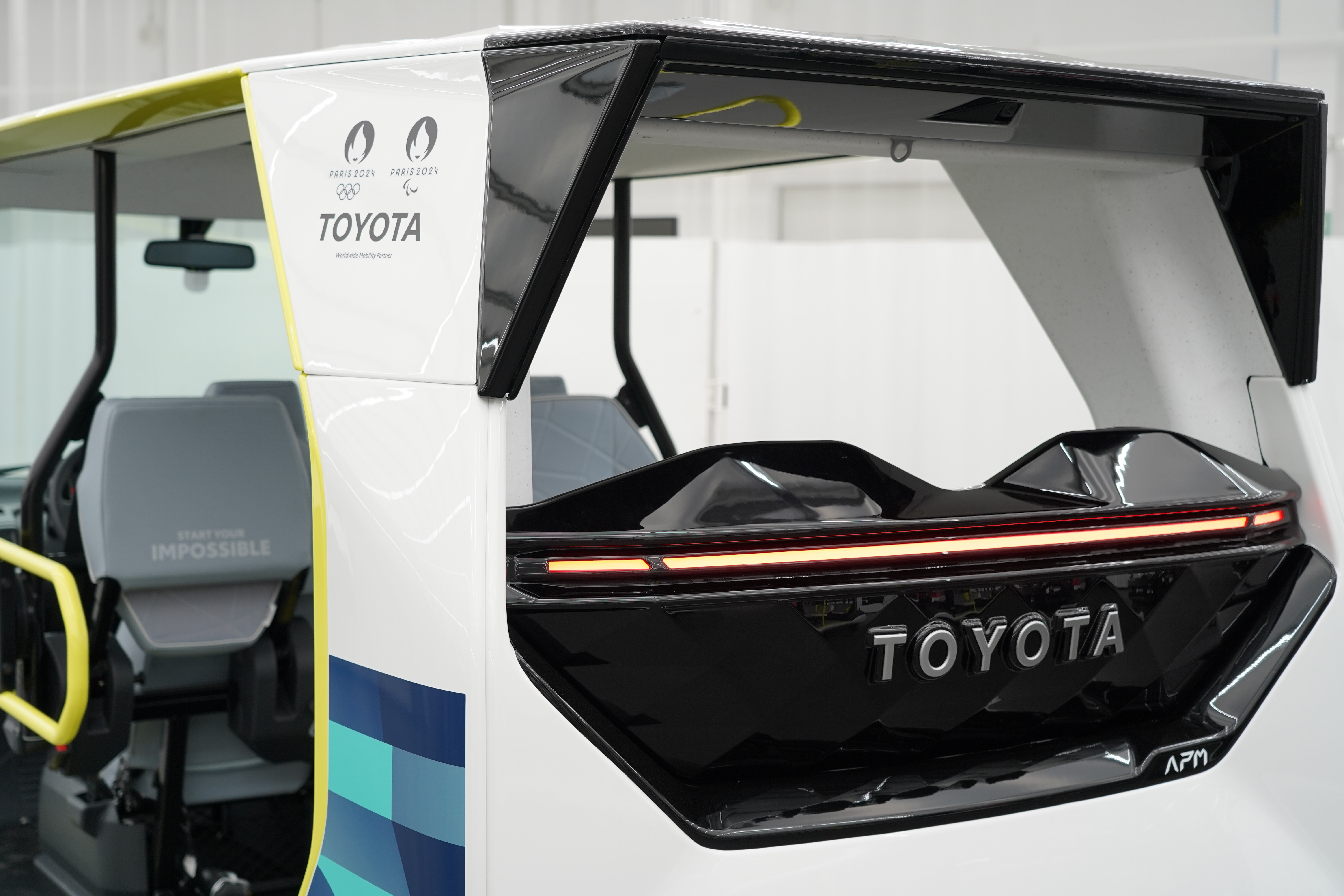 Tout savoir sur le Toyota APM, la navette officielle des Jeux Olympiques