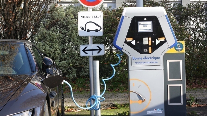 Les désormais 75 279 bornes de recharges de France sont disponibles 82 % du temps