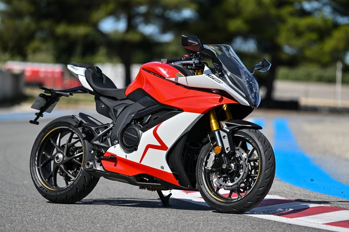 Avec la  K750, Mash nous donne sa vision de la sportive