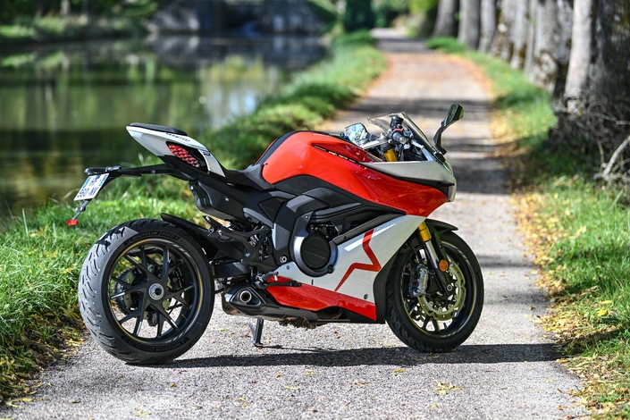 Avec la  K750, Mash nous donne sa vision de la sportive