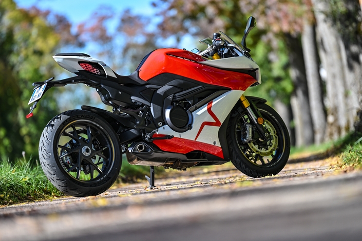 Avec la K750, Mash nous donne sa vision de la sportive