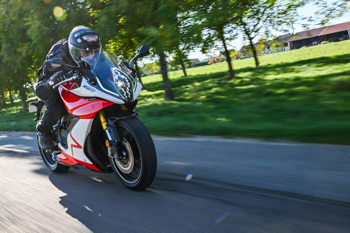 Avec la K750, Mash nous donne sa vision de la sportive