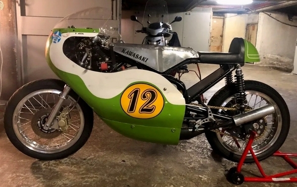 Kawasaki H1R 500 cm3 à cadre Zerchot (lot n° 11)
