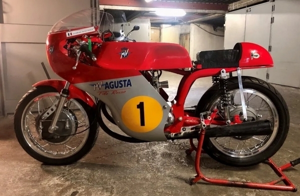 MV Agusta 350 cm3 (lot n° 13)
