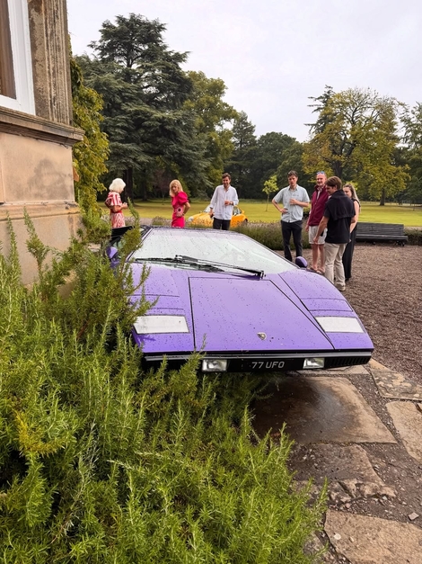 Personne ne comprend pourquoi cette Lamborghini avance toute seule