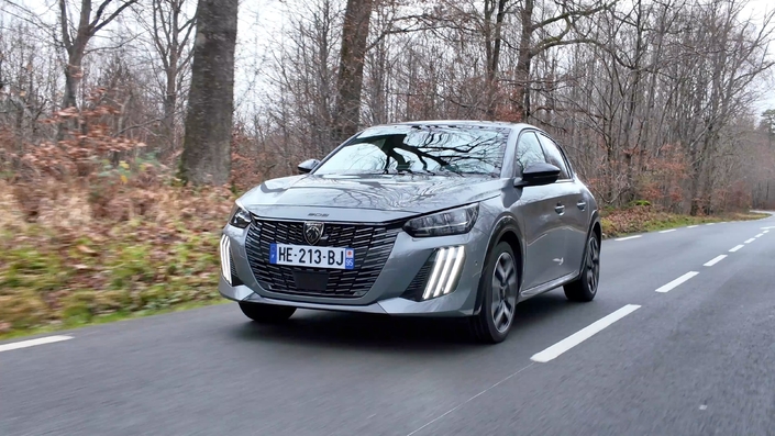 La nouvelle Renault Clio rencontre la Peugeot 208, sa principale rivale. 