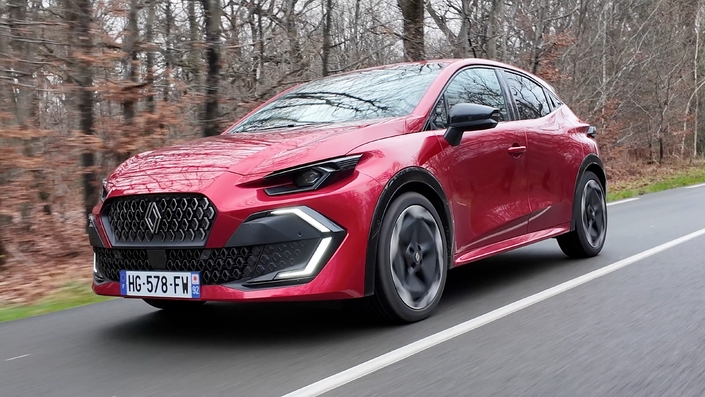 La nouvelle Renault Clio rencontre la Peugeot 208, sa principale rivale. 