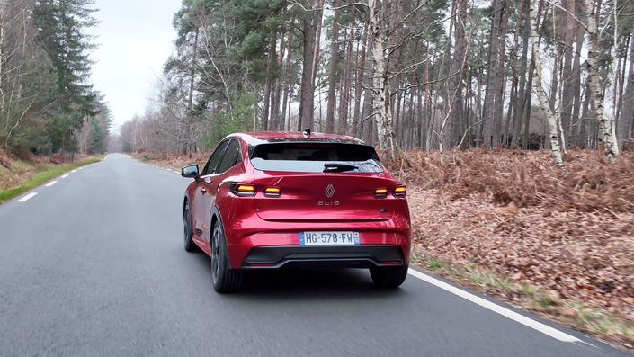 La nouvelle Renault Clio rencontre la Peugeot 208, sa principale rivale. 