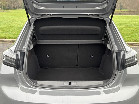 La contenance du coffre ne varie pas selon la motorisation sur la 208.