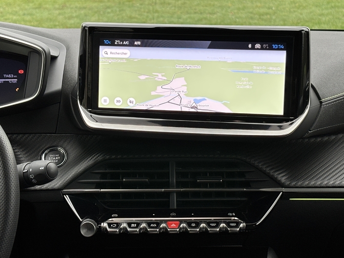 On ne peut pas en dire de même de la 208, qui souffre d'un système multimédia moins performant.