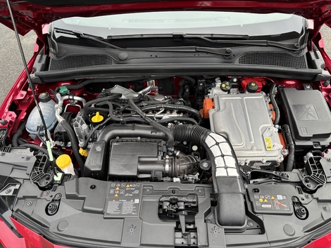 La nouvelle Renault Clio rencontre la Peugeot 208, sa principale rivale. 