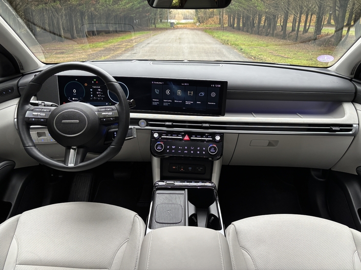 Hyundai a revu en profondeur la planche de bord. Ce nouvel aménagement profite aux rangements. La qualité de présentation est dans la bonne moyenne du marché.