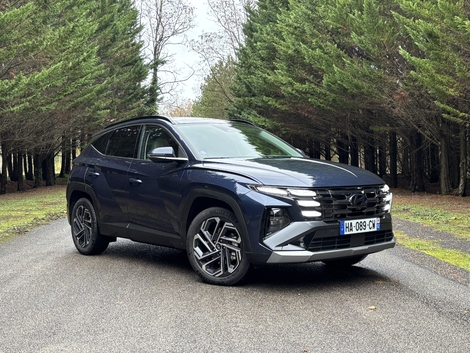 Le Tuscon fait évoluer légèrement son design clivant à l'occasion du restylage survenu en 2024.