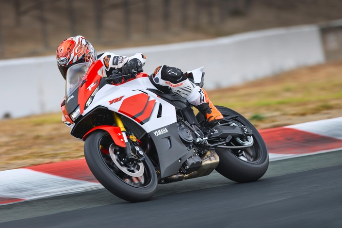 La nouvelle Yamaha R7 2026 arrivera en avril à 10 499 euros